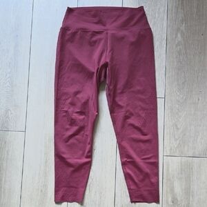 NWOT BUFFBUNNY Cropped Leggings size M